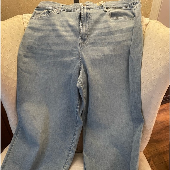 a.n.a Denim - ANA High Rise Wide Leg Crop Jeans. Brand New. Smoke free home. Size 18.